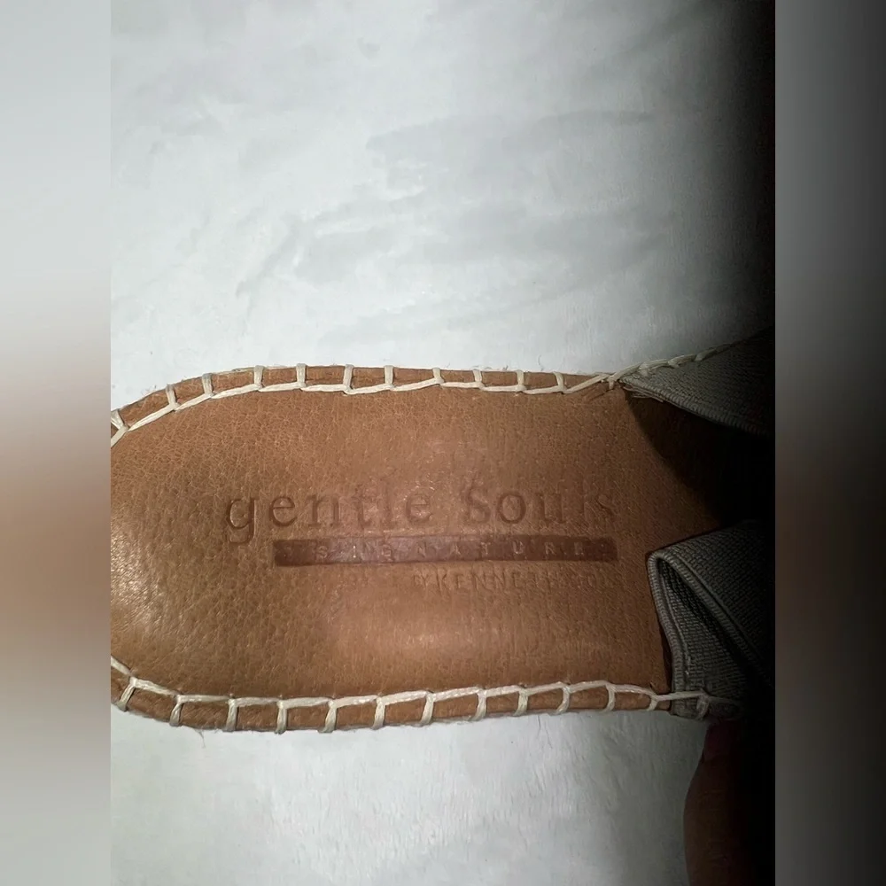 Gentle Souls Colleen Beige Wedge Heels Size 8 1/2” Leather Uppers Elastic Ankle